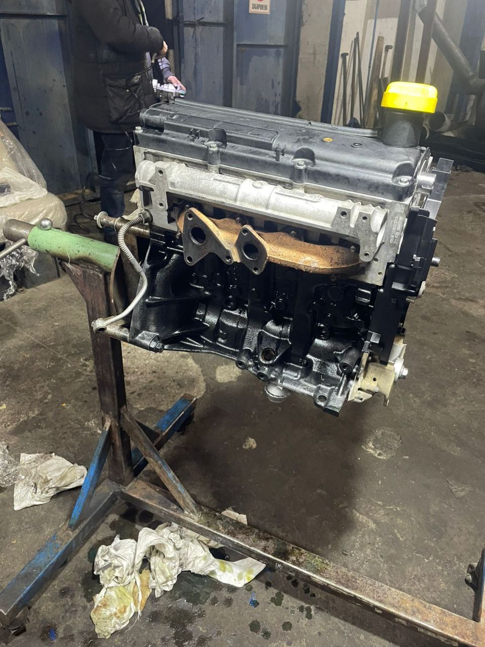 Дизельний двигун на стенді у сервісі DIESEL-CRAFT